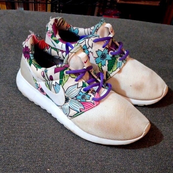 Nike Running Shoes Womens Size 7 - Picture 1 of 6
